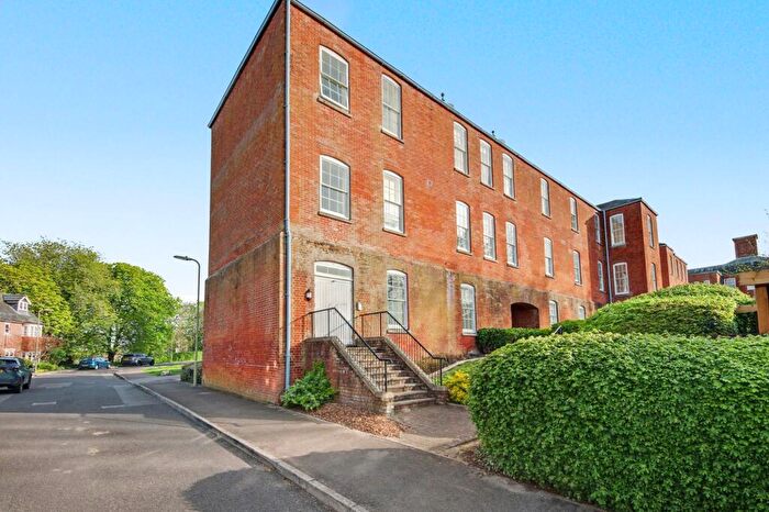 2 Bedroom Flat For Sale In Consort Mews, Knowle, PO17