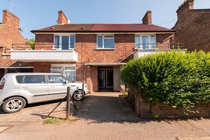 3 Bedroom Flat To Rent In Brettenham Road, London, E17