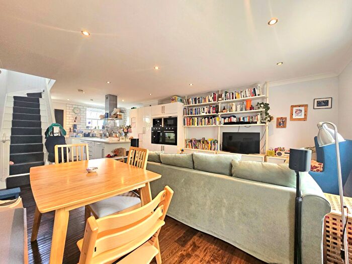 3 Bedroom Town House To Rent In Peckham Rye, London, SE15