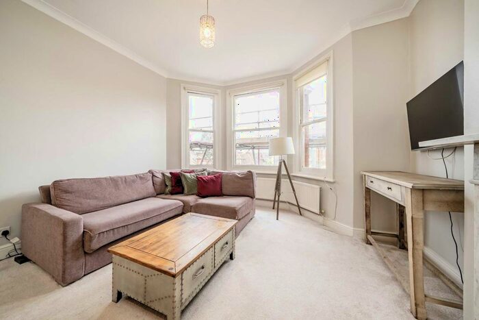 2 Bedroom Flat To Rent In St. Quintin Avenue, London, W10