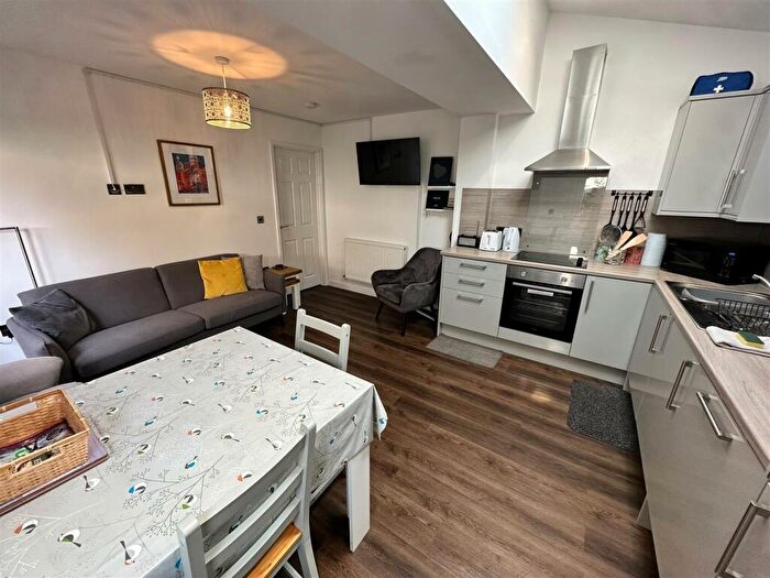 2 Bedroom Flat To Rent In Cabbell Road, Cromer, NR27