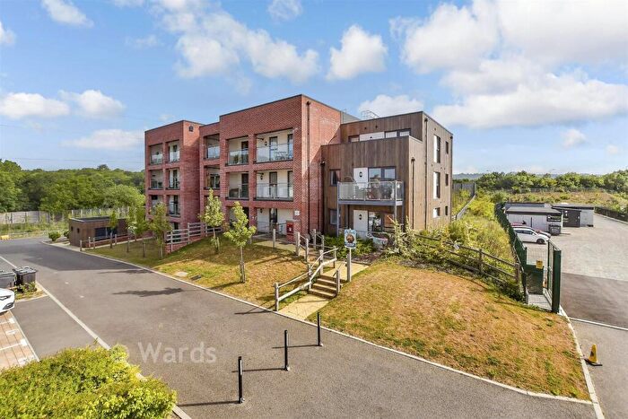 2 Bedroom Flat For Sale In Heath Wood Drive, Maidstone, Kent, ME14