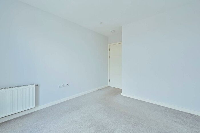 2 Bedroom Flat To Rent In Verulam Court, Watford, WD24