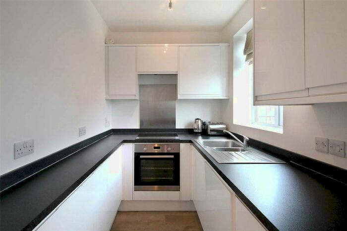 1 Bedroom Flat For Sale In Highway Court, Beaconsfield HP9
