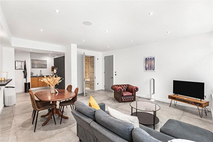 2 Bedroom Apartment For Sale In Davenant Street, London, E1