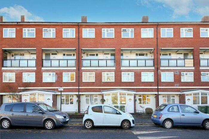 3 Bedroom Flat To Rent In Lorrimore Road, Walworth, London, SE17