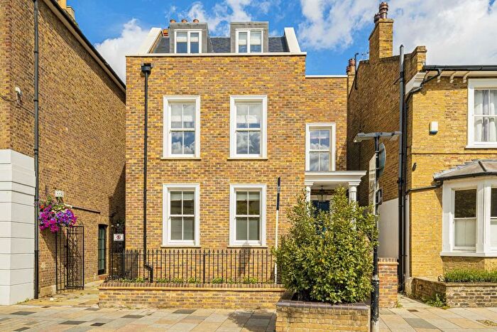 6 Bedroom Semi-Detached House To Rent In Church Street, Twickenham, TW1