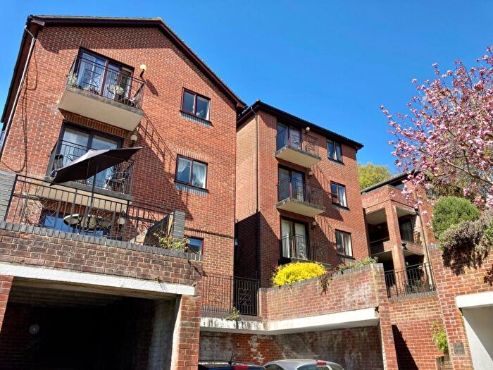 1 Bedroom Flat To Rent In Mill Street, Redhill, RH1