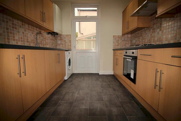 3 Bedroom Semi-Detached House To Rent In ( Bed, Recep, Bath) Park Road, Leyton, E10