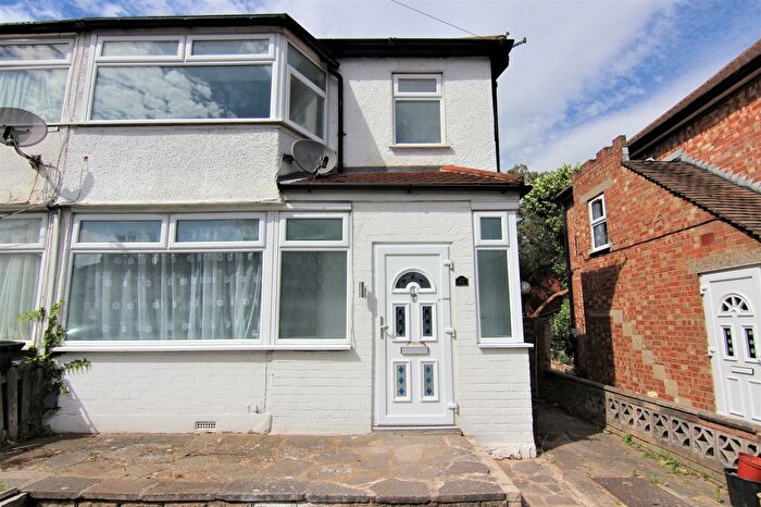 4 Bedroom Terraced House To Rent In Crest Drive, Enfield, Greater London, EN3