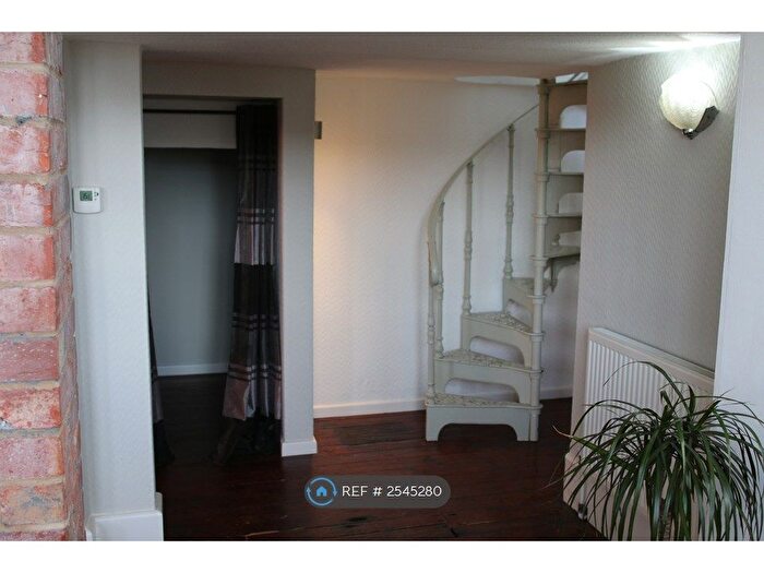 3 Bedroom Flat To Rent In Woodhouse Green, Rotherham, S66