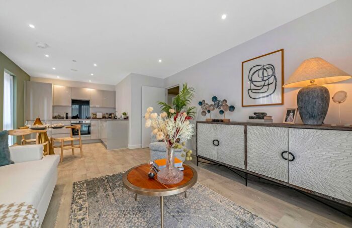 3 Bedroom Flat For Sale In Coldean Lane, Brighton, BN1