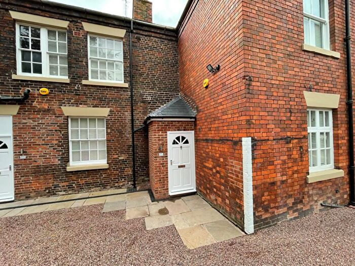 1 Bedroom Flat To Rent In Flat, Windsor House, ST5