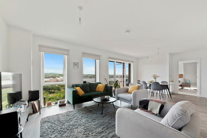 3 Bedroom Apartment To Rent In Millet Place, Pontoon Dock London, E16