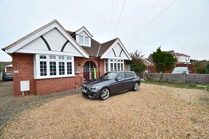 4 Bedroom Detached House To Rent In Hilltop Road, Reading, RG6