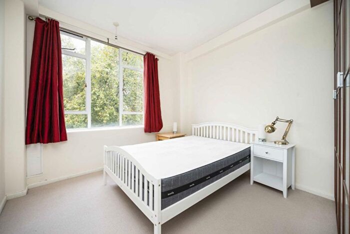 1 Bedroom Flat To Rent In Charterhouse Square, London, EC1M