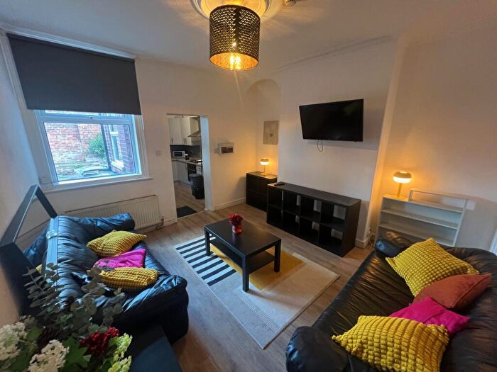 6 Bedroom House To Rent In Cowlishaw Road, Sheffield, S11