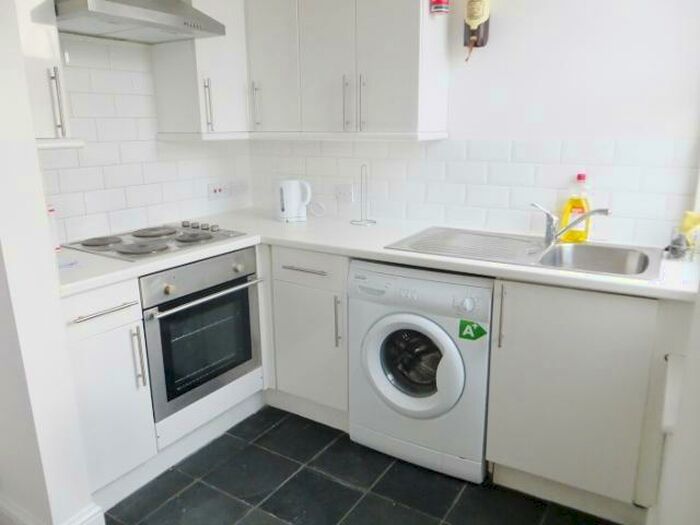 1 Bedroom Flat To Rent In Wellmeadow Road, Hither Green, London, SE13