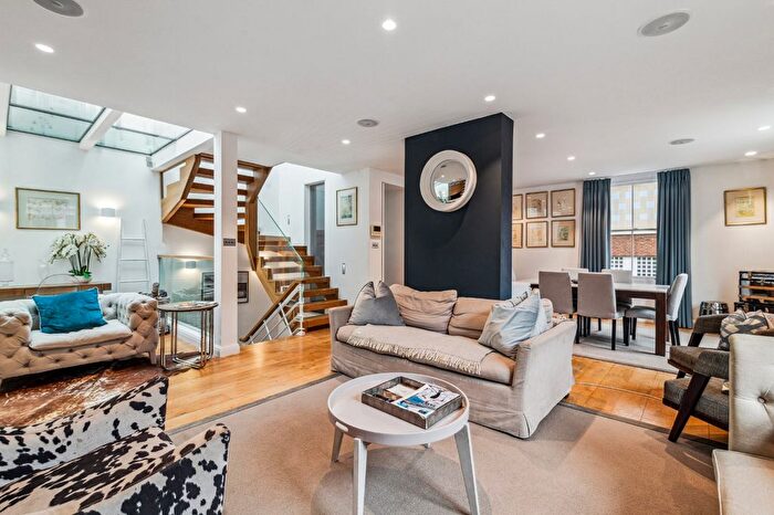 5 Bedroom Mews To Rent In Pembroke Mews, High Street Kensington, W8