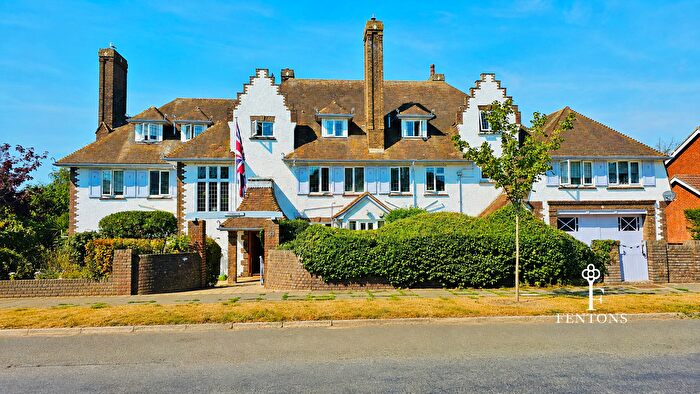 3 Bedroom Flat For Sale In Second Avenue, Frinton-On-Sea, CO13