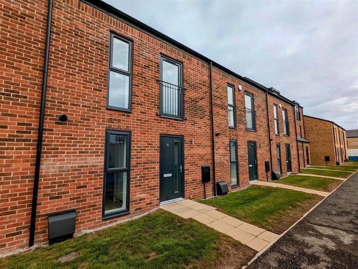 3 Bedroom Terraced House To Rent In Ribot Walk, Salford, M6