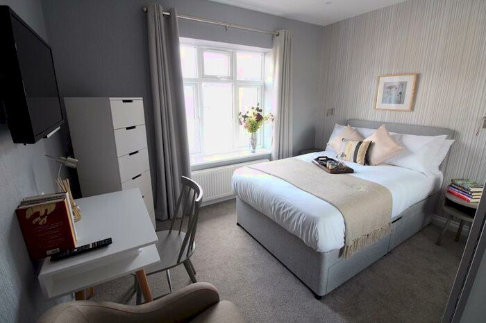 Detached House To Rent In Beechwood Road, Luton, LU4