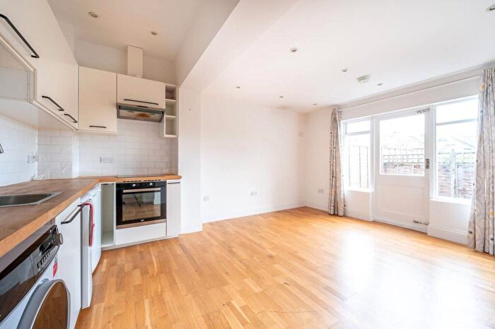 1 Bedroom Flat To Rent In London Road, Plaistow, London, E13