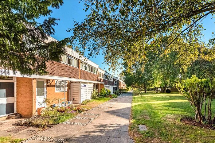3 Bedroom End Of Terrace House For Sale In The Knoll, London, W13