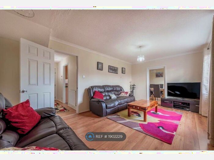 3 Bedroom Semi-Detached House To Rent In Rosebery Gardens, Sutton, SM1