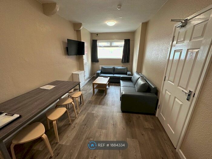 6 Bedroom Terraced House To Rent In Stokes Croft, Bristol, BS1