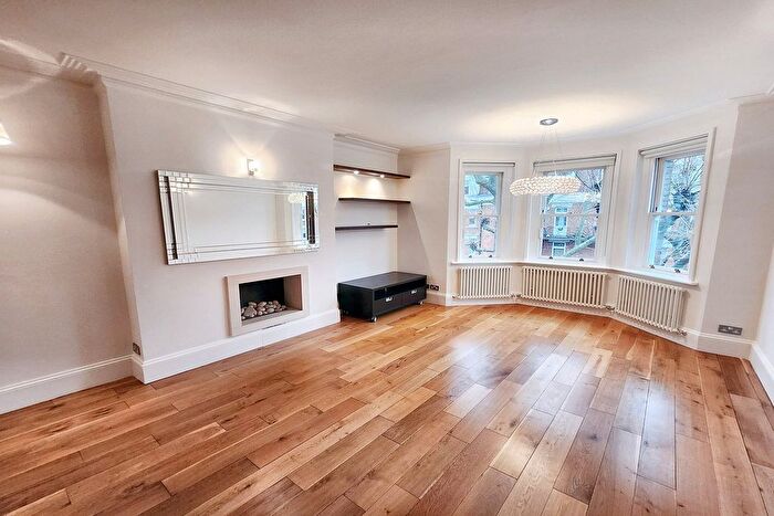 3 Bedroom Flat To Rent In Castellain Road, Maida Vale, London, W9