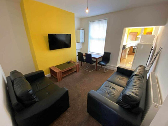 5 Bedroom House To Rent In Highfield Road, Salford, M6