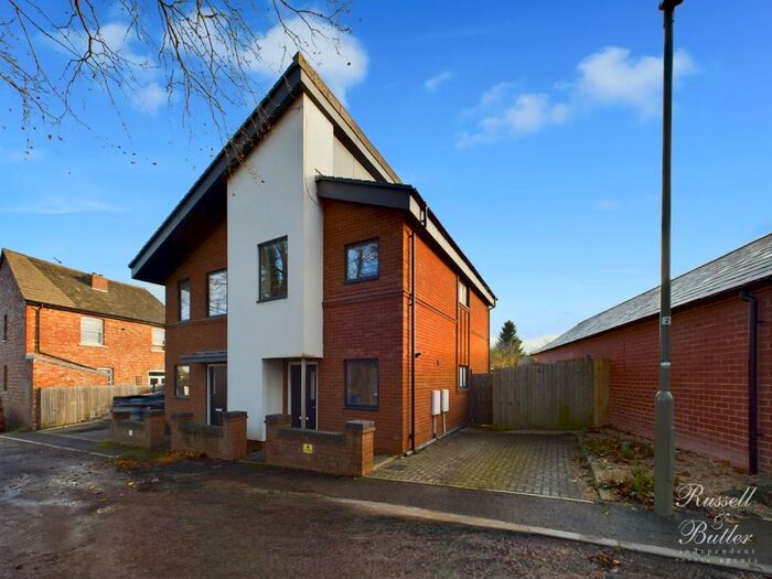 2 Bedroom Semi-Detached House To Rent In Berrymoor Road, Banbury, Oxfordshire, OX16