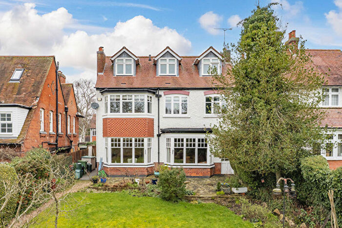 5 Bedroom Detached House For Sale In Meadowcourt Road, Oadby, LE2