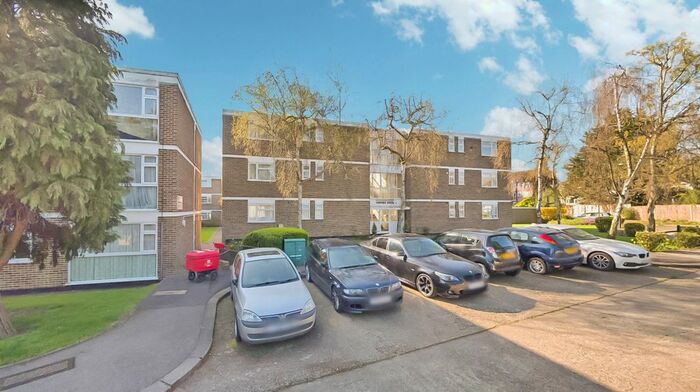 2 Bedroom Flat To Rent In Bedford House, Stratton Close, Edgware, HA8
