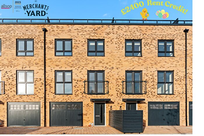 4 Bedroom Semi-Detached House To Rent In £ Rent Credit! Victor Francis Crescent, Ipswich, Suffolk, IP1