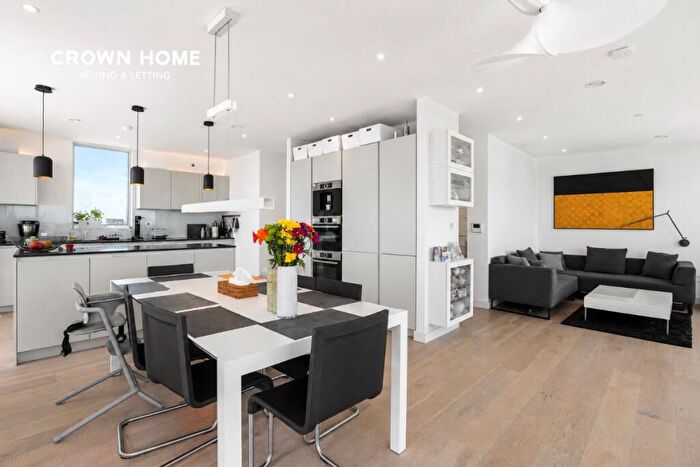 3 Bedroom Apartment To Rent In Kingly Building, Woodberry Down, Finsbury Park, N4
