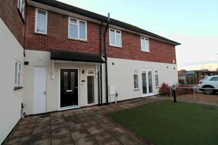 3 Bedroom Terraced House To Rent In Coneygree Road, Stanground, Peterborough, PE2