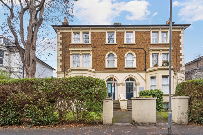 1 Bedroom Apartment To Rent In Lydia Court, - Grove Crescent, Kingston, KT1