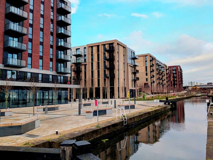 3 Bedroom Flat To Rent In Lockgate Square, Salford, M5