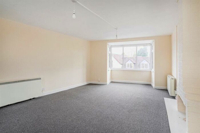 3 Bedroom Apartment To Rent In High Street, Knowle, B93