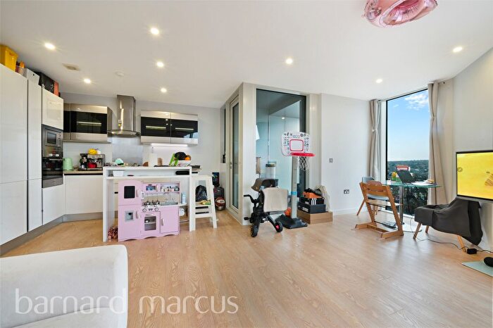 2 Bedroom Flat For Sale In Newgate, Croydon, CR0