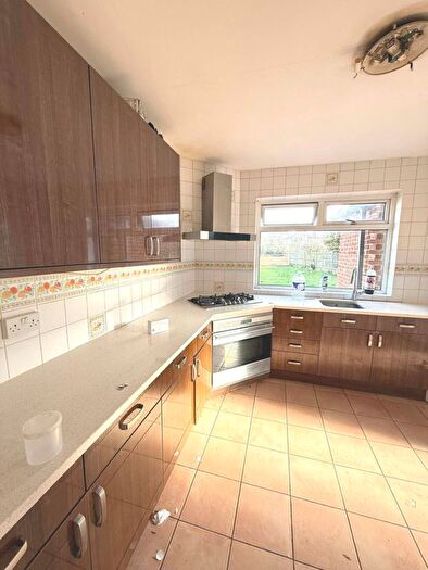 5 Bedroom Semi Detached House To Rent In Springwell Road, Heston, TW5