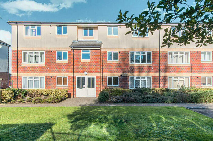 2 Bedroom Flat To Rent In Flat 2 Addison Court Duncan Road, Park Gate, SO31