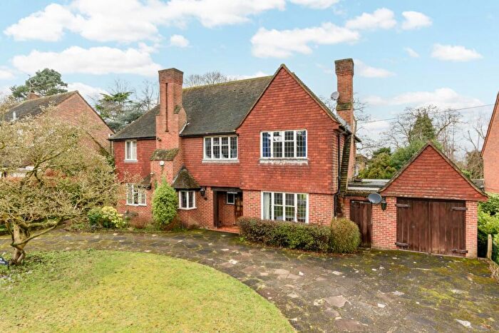 3 Bedroom Detached House For Sale In Park Close, Ashley Park, Walton-on-Thames, KT12