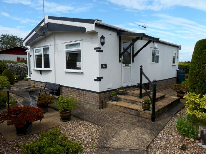 2 Bedroom Mobile/park Home For Sale In Marshmoor Park, Wallow Lane, Great Bricett, Ipswich, Suffolk, IP7