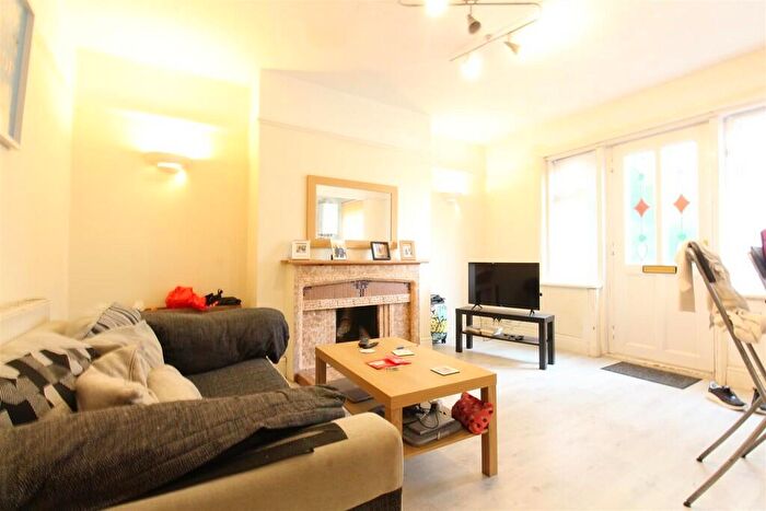 1 Bedroom Flat To Rent In High Road, SO16