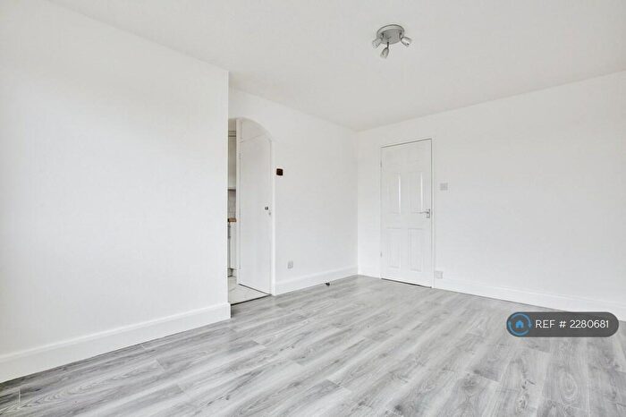 1 Bedroom Flat To Rent In Cornmow Drive, London, NW10
