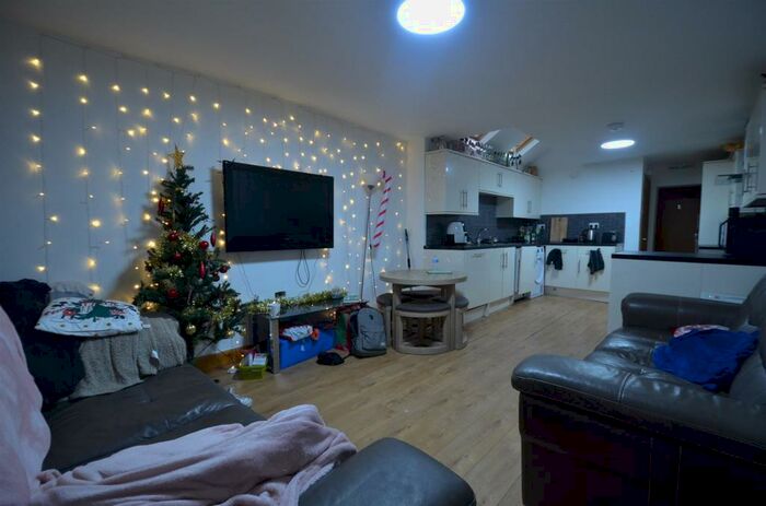 7 Bedroom End Of Terrace House To Rent In / Academic Year Lovely Double Bedroom, Bathroom Student House, Selly Oak, Free Ultrafast M Broadband, B29