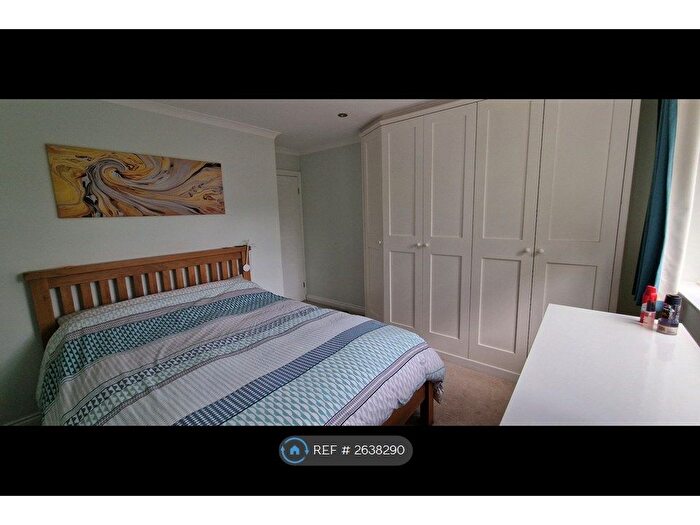 2 Bedroom Flat To Rent In Albion Road, Sutton, SM2